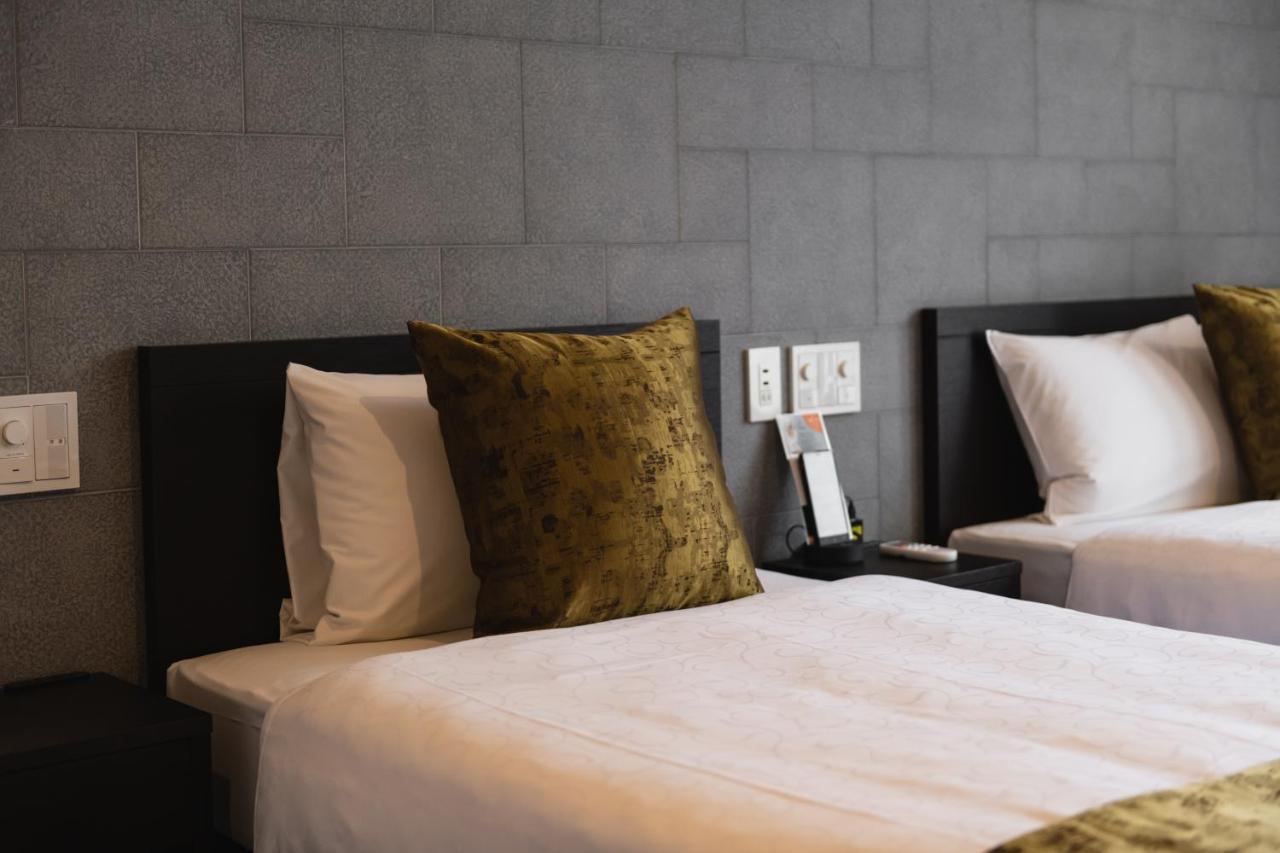 Grand Base Crane Aparthotel Фукуока Екстериор снимка